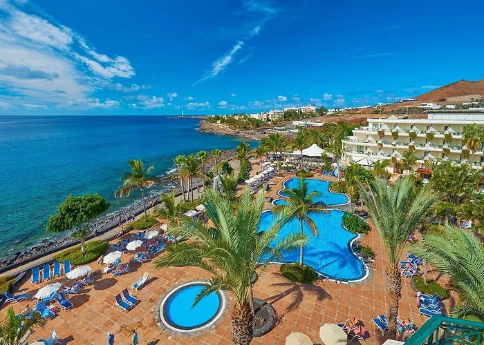 Playa Blanca (Lanzarote) hotels near Paseo Maritimo
